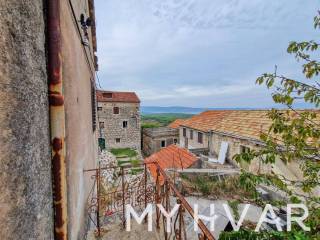 Kamena kuca, Prodaja, Jelsa, Pitve
