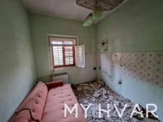 Kamena kuca, Prodaja, Jelsa, Pitve