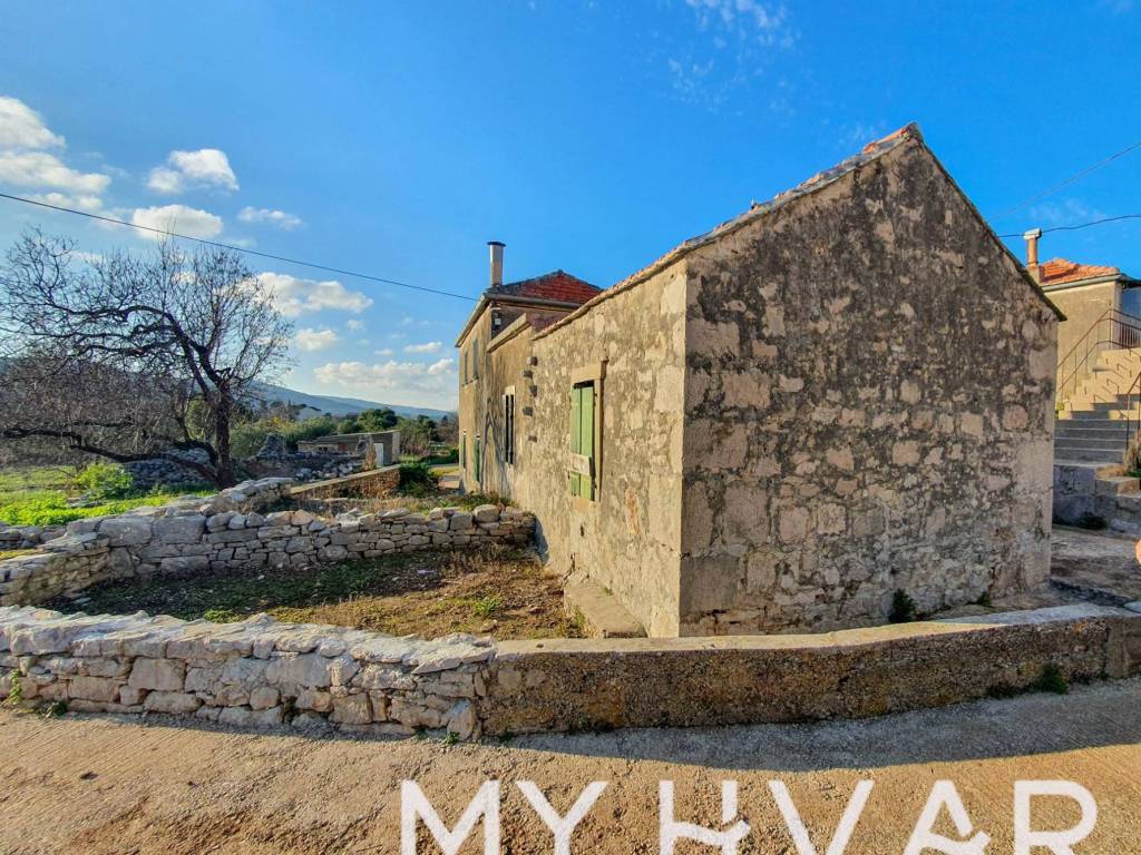 Kamena kuca, Prodaja, Jelsa, Zastrazisce