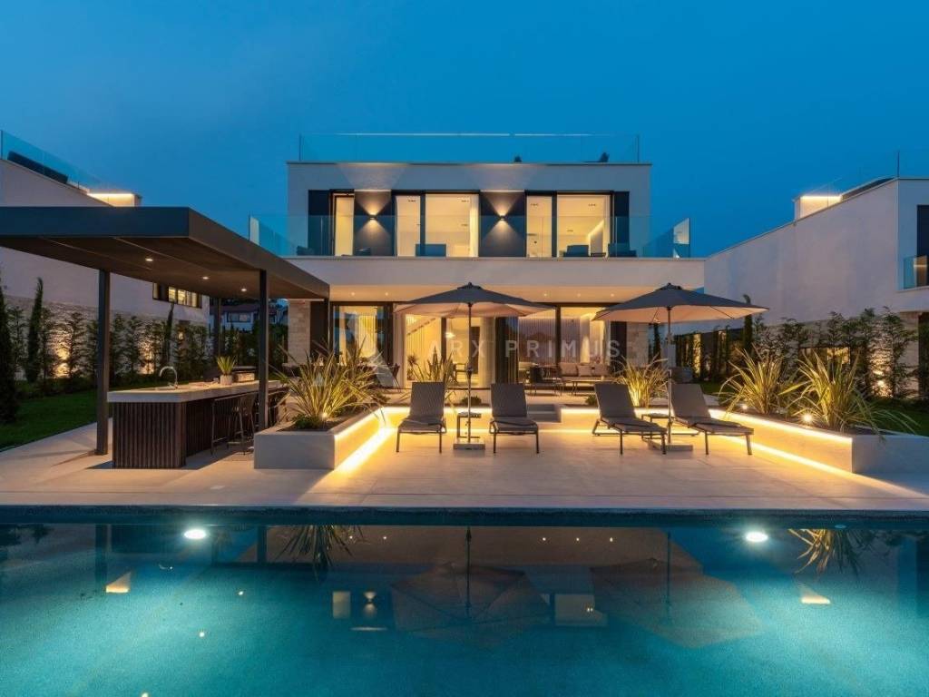 Vila, Prodaja, Porec, Kukci