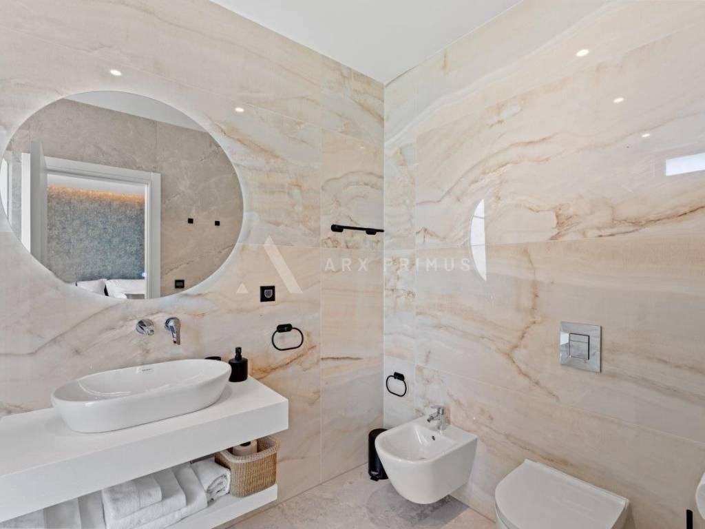 Vila, Prodaja, Porec, Kukci