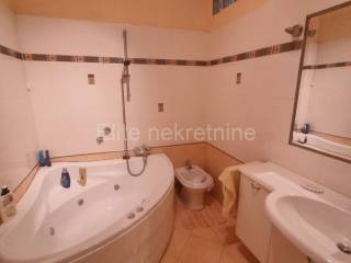 Flat in a building, Sale, Pula, Pula