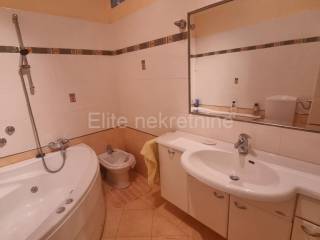 Flat in a building, Sale, Pula, Pula