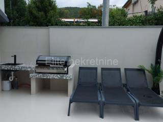 House with apartments, Sale, Crikvenica, Selce