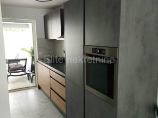 House with apartments, Sale, Crikvenica, Selce