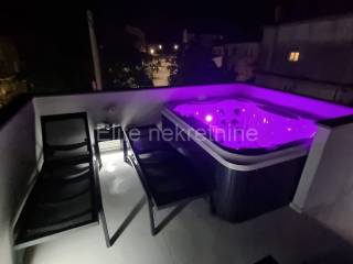 House with apartments, Sale, Crikvenica, Selce