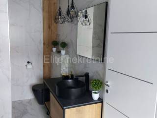 House with apartments, Sale, Crikvenica, Selce