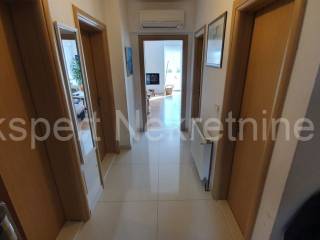 Flat in a building, Sale, Okrug, Okrug Gornji