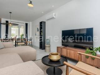 Apartman na moru, Prodaja, Nin, Zaton