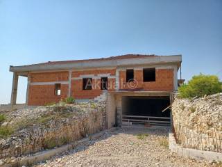 Villa, Sale, Milna, Milna