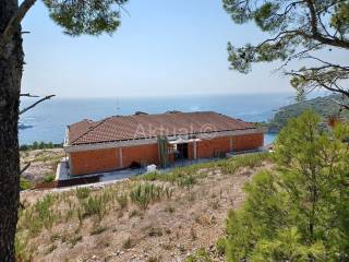 Villa, Sale, Milna, Milna