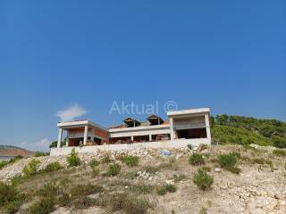 Villa, Sale, Milna, Milna