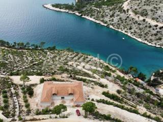 Villa, Sale, Milna, Milna