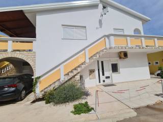 House with apartments, Sale, Vir, Vir