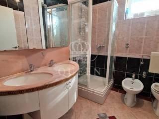 House with apartments, Sale, Vir, Vir