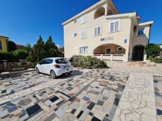 House with apartments, Sale, Vir, Vir