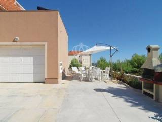 House with apartments, Sale, Vir, Vir