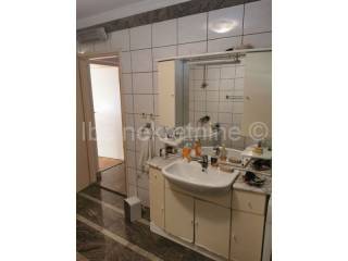 Detached house, Sale, Split, Split