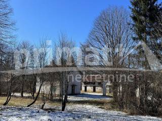 Family house, Sale, Plaški, Jezero I Dio