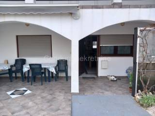 House with apartments, Sale, Vir, Vir