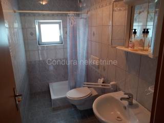 House with apartments, Sale, Vir, Vir