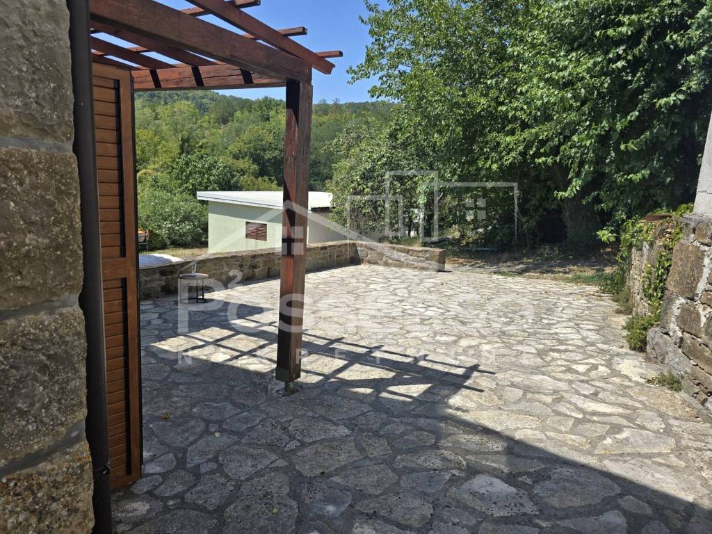 Buzet, Vrh