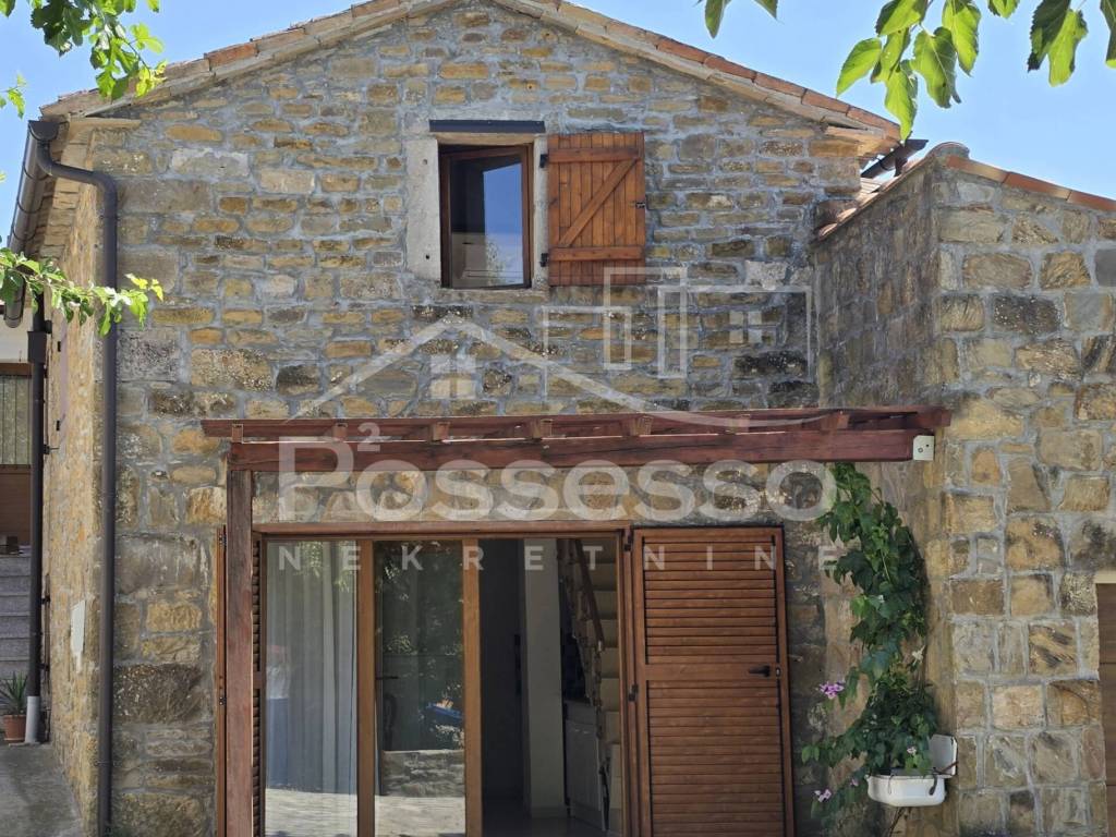 Buzet, Vrh