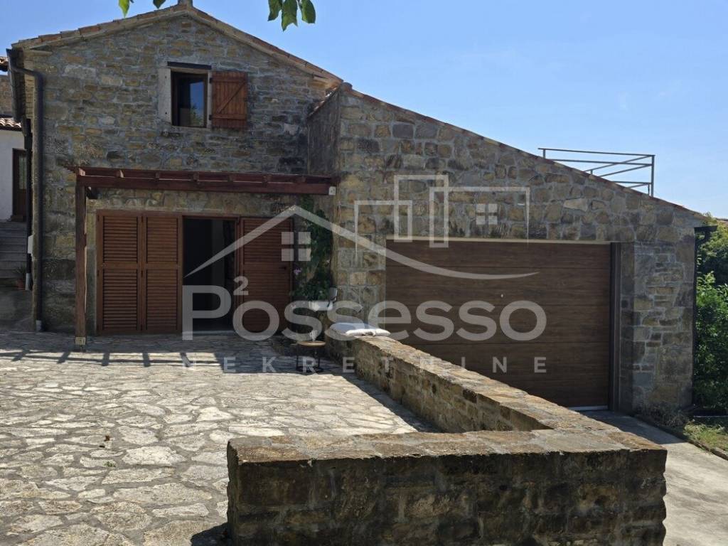 Buzet, Vrh