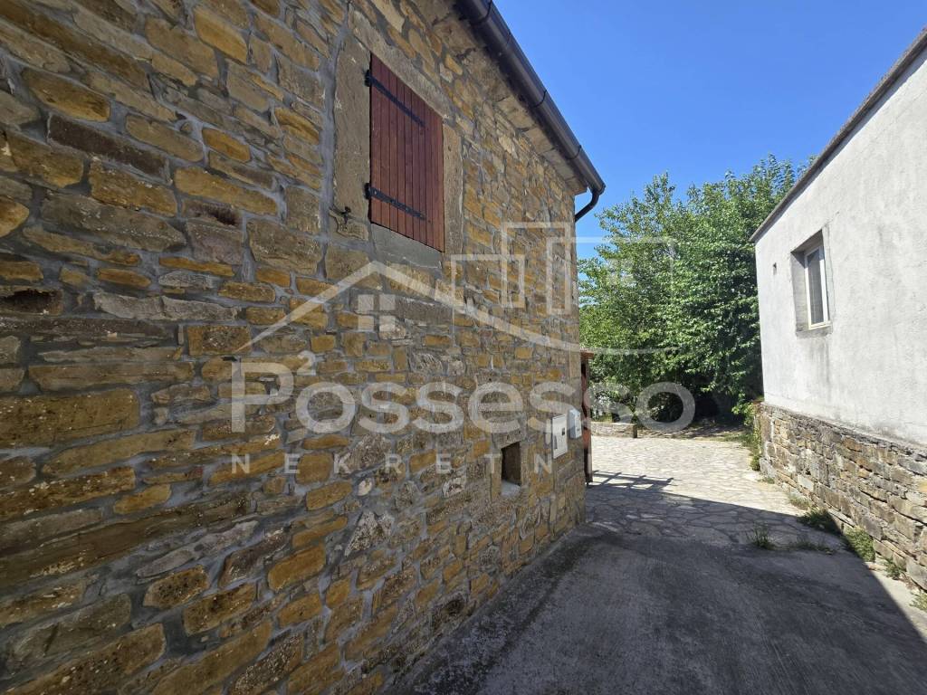 Buzet, Vrh