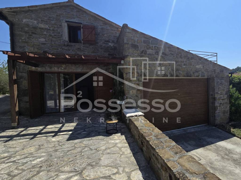 Buzet, Vrh