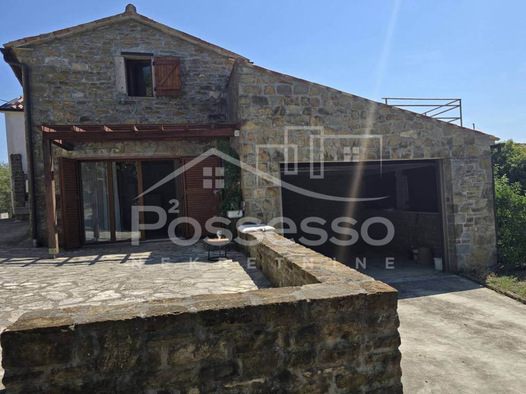 Buzet, Vrh