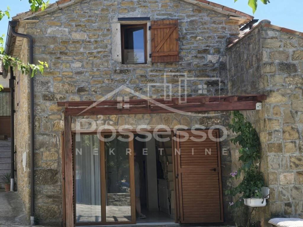 Buzet, Vrh