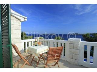 First to the sea, Sale, Vela luka, Vela Luka