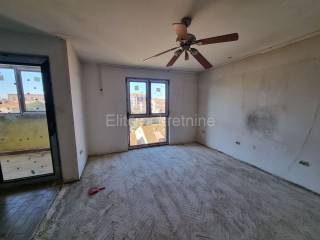 Flat in a building, Sale, Pula, Pula