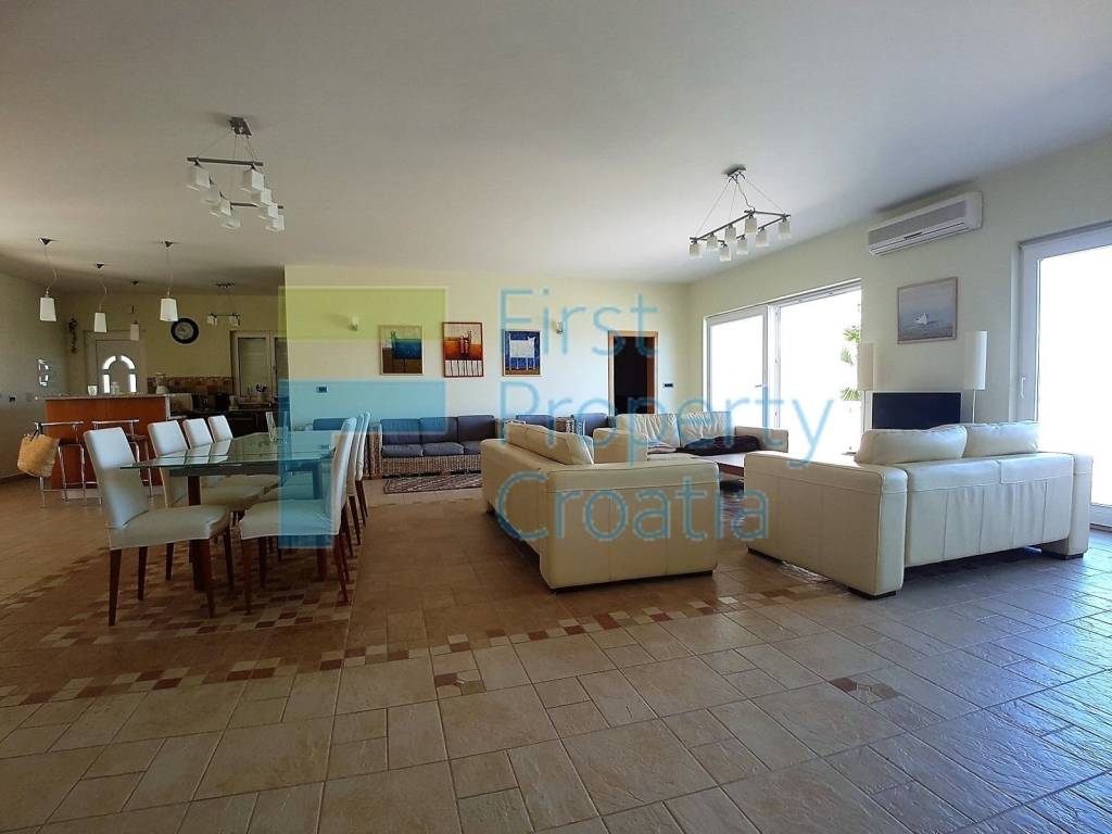 Vila, Prodaja, Sutivan, Sutivan