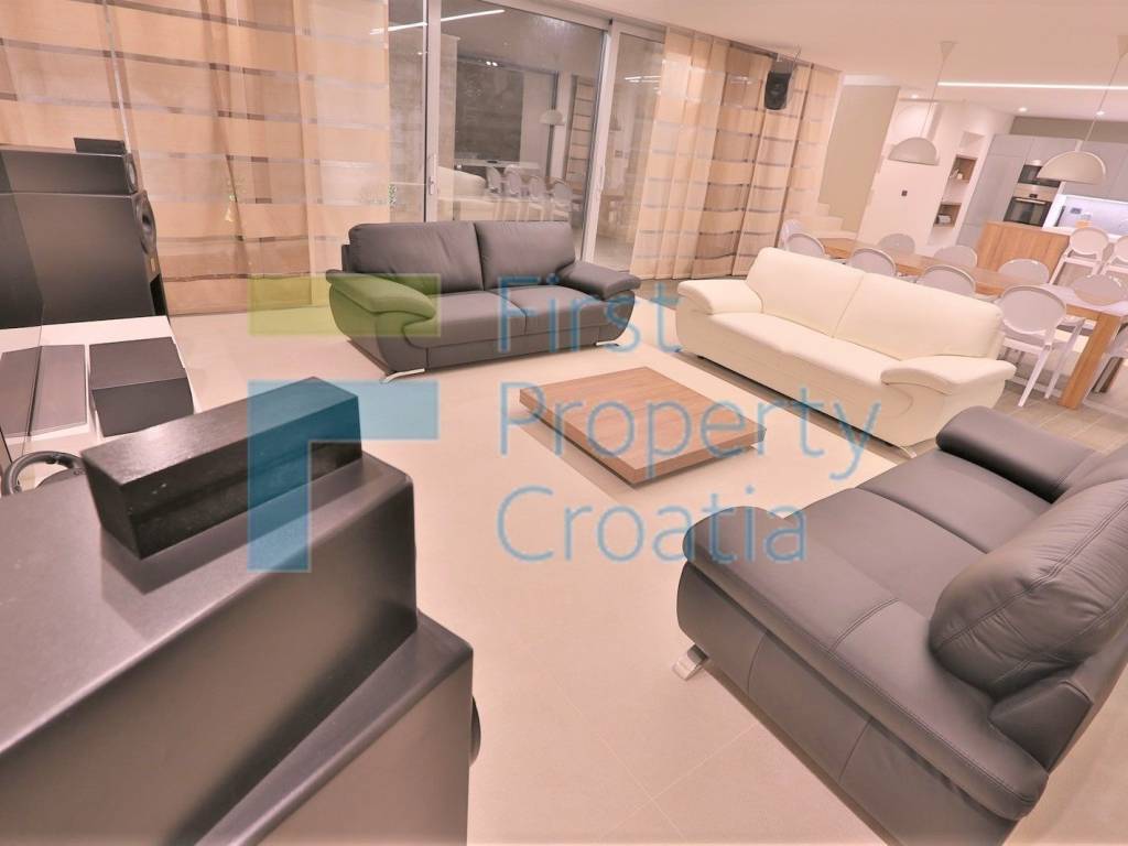 Vila, Prodaja, Supetar, Supetar