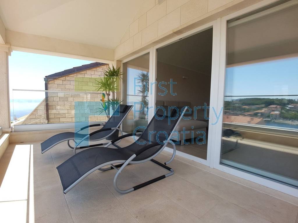 Kuca u nizu, Prodaja, Selca, Sumartin