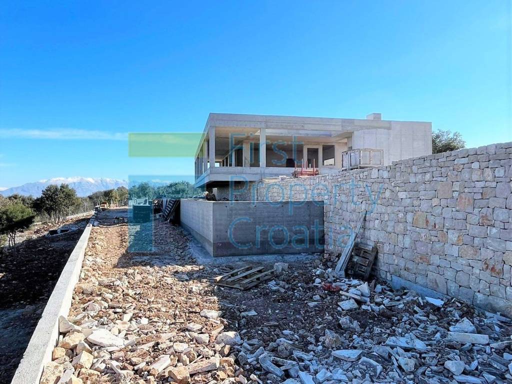 Vila, Prodaja, Pucisca, Pucisca