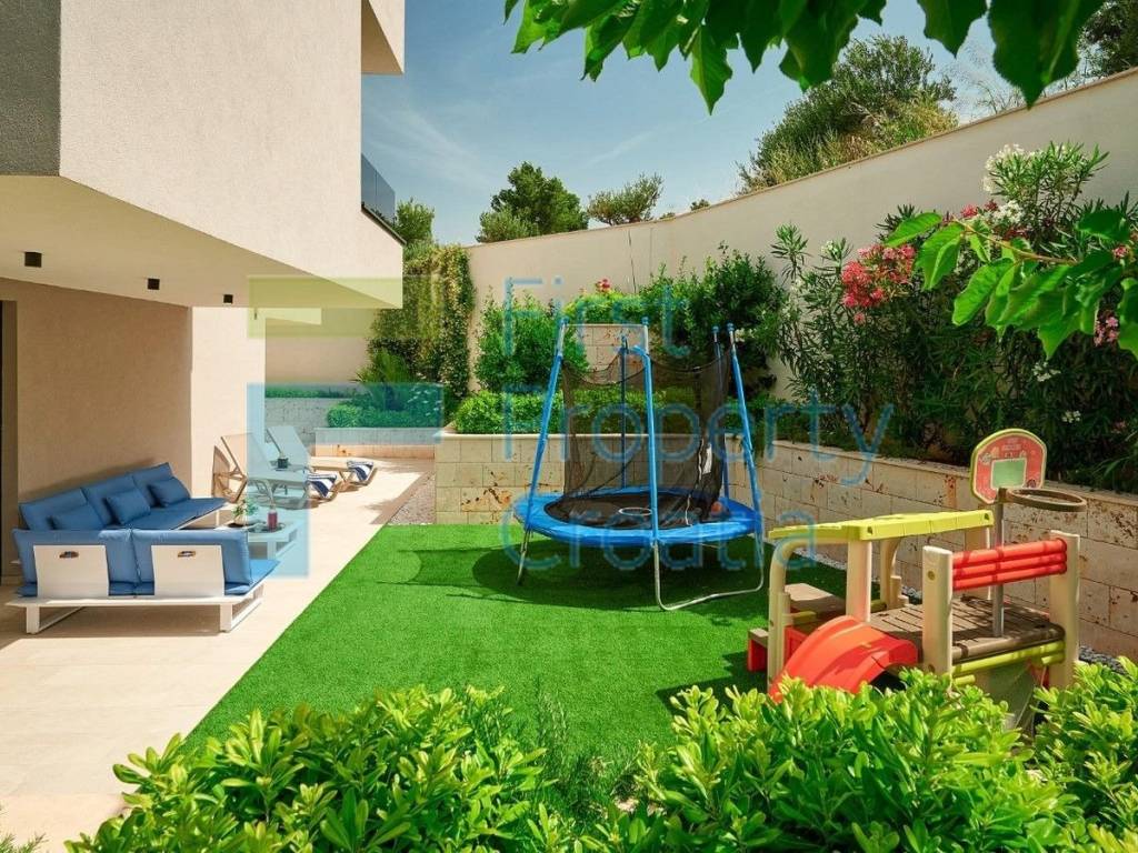 Vila, Prodaja, Trogir, Trogir