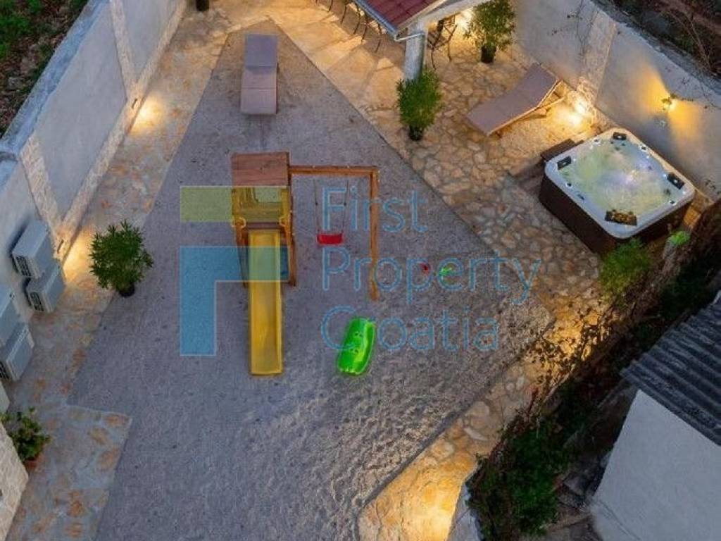 Vila, Prodaja, Trogir, Trogir