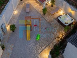 Vila, Prodaja, Trogir, Trogir