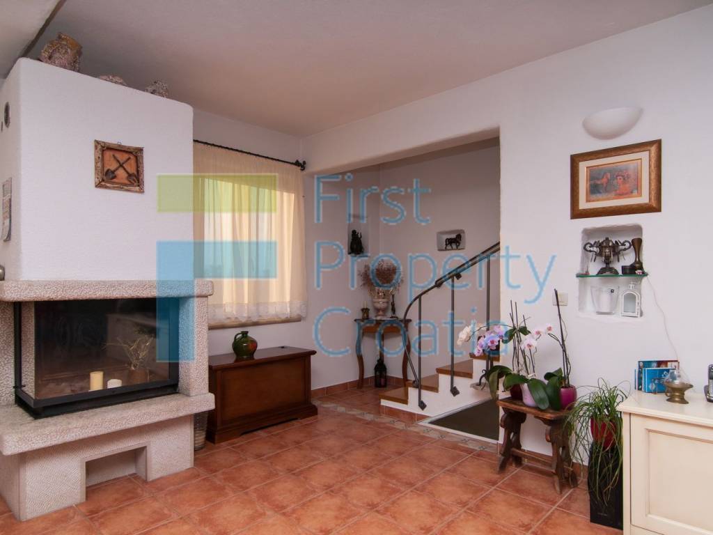 samostojeca-mediteranska-vila-brac-prodaja