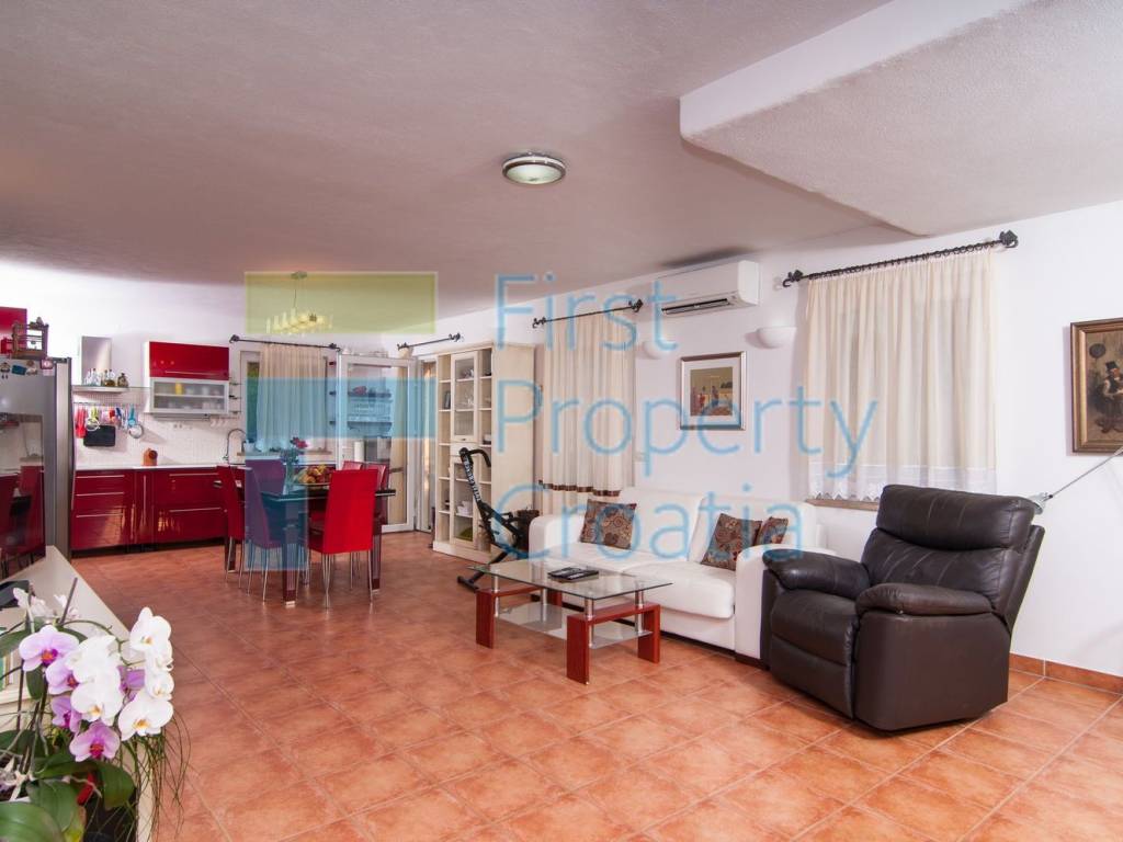 samostojeca-mediteranska-vila-brac-prodaja