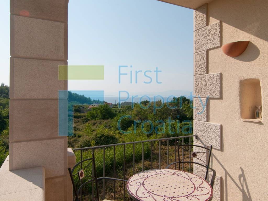 samostojeca-mediteranska-vila-brac-prodaja