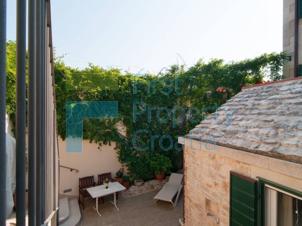 samostojeca-mediteranska-vila-brac-prodaja