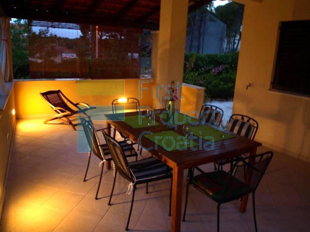 kuca-sa-studio-apartmanom-prodaja-brac