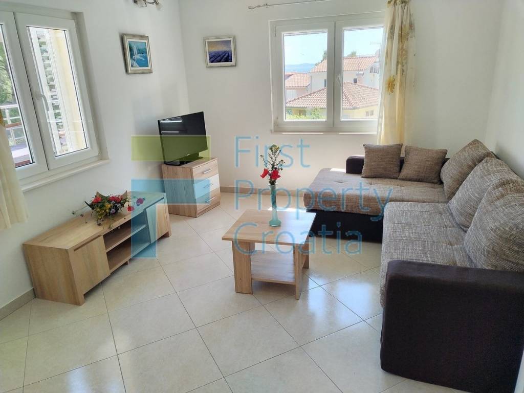 kuca-prodaja-otok-brac-pogled-na-more