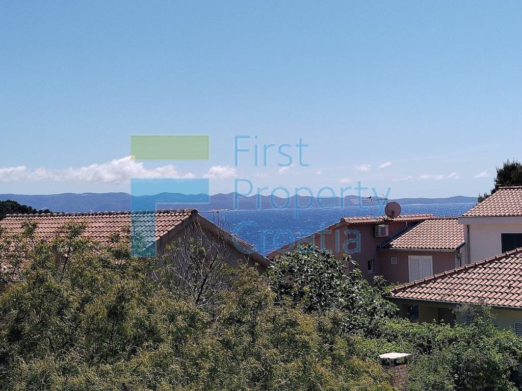 kuca-prodaja-otok-brac-pogled-na-more