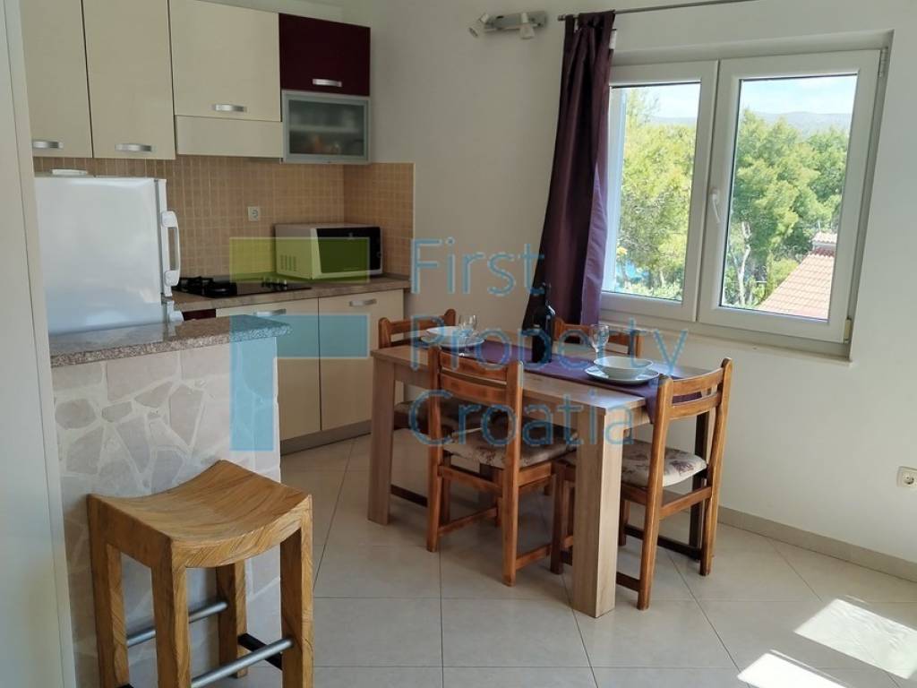 kuca-prodaja-otok-brac-pogled-na-more