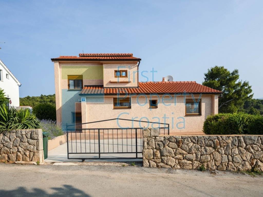 pogled-more-borova-suma-terasa-hvar